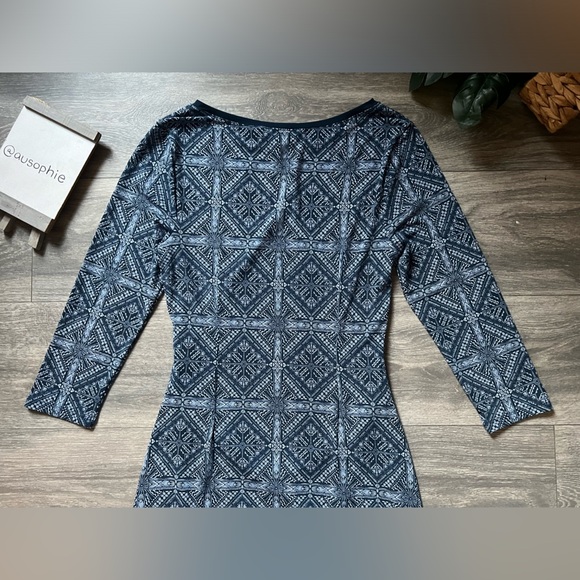 41 hawthorn 3/4 sleeve geometric ruched dress w/ Surplice hemline in blue Size S - Picture 5 of 8